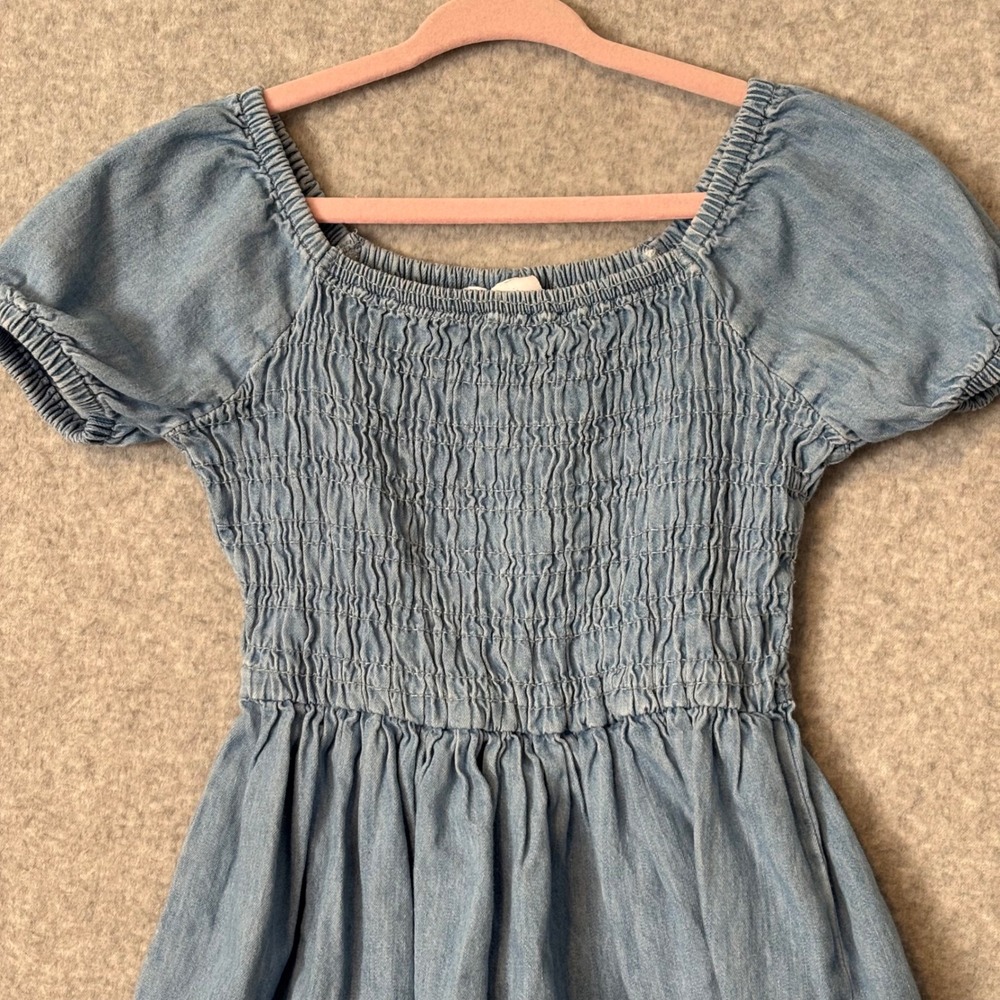 The Children's Place Girls 5/6 Chambray Smocked Dress Blue Denim Short Sleeve - Picture 2 of 8